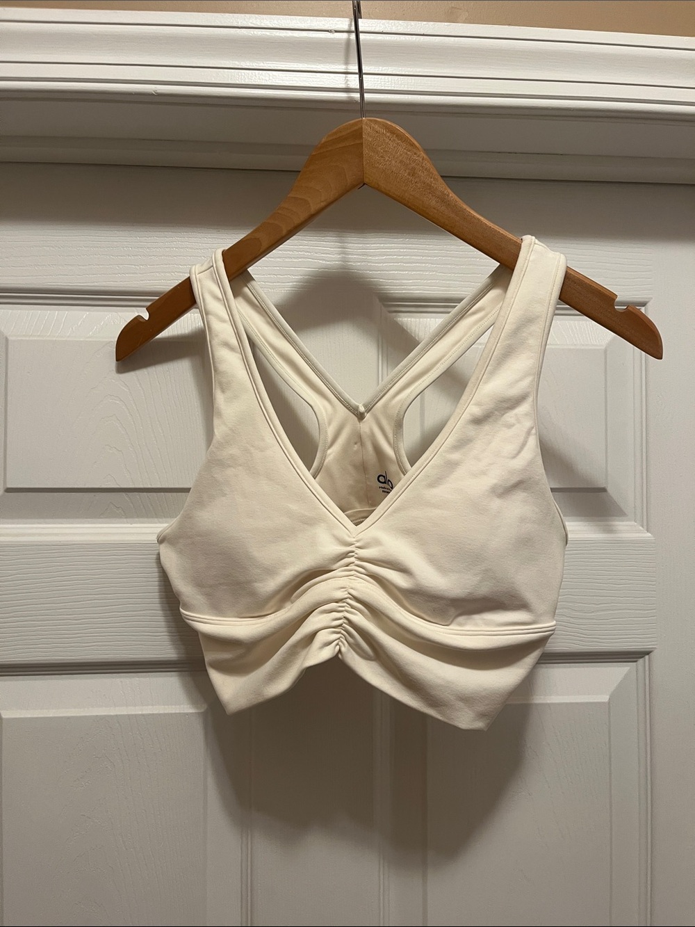 NWOT Alo wild thing Cream V-Neck Sports Bra Top
